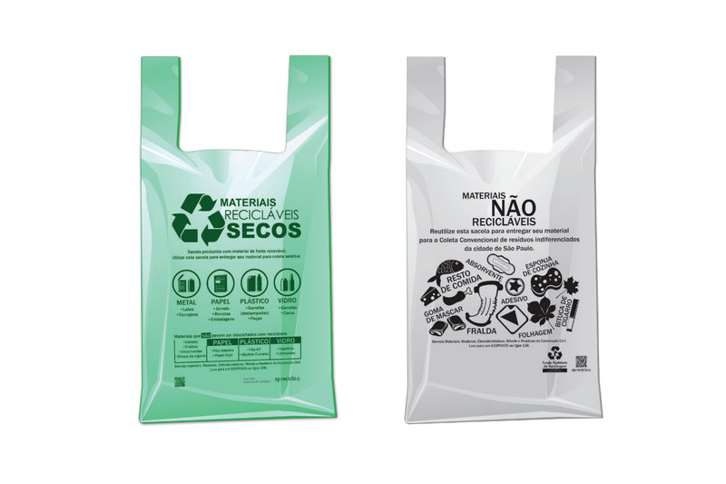 Sacolas verde e cinza com plástico verde